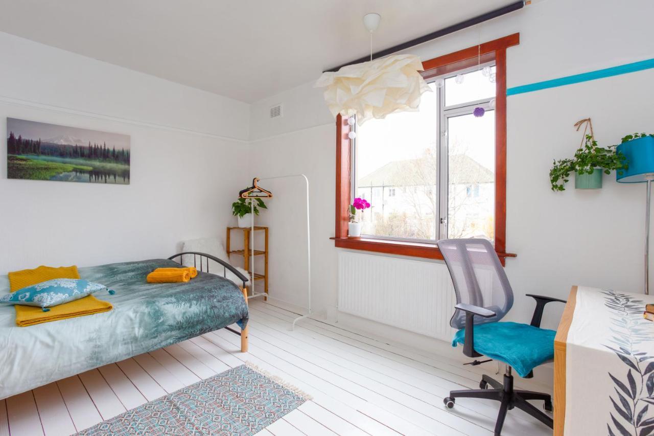 Bright & Spacious Double Room With Garden View- Close To Airport & City Centre إدنبرة المظهر الخارجي الصورة