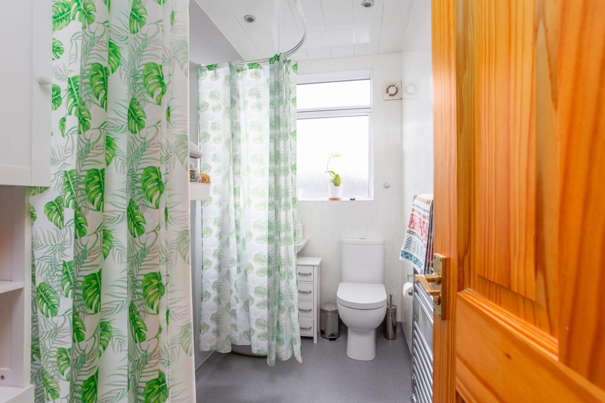 Bright & Spacious Double Room With Garden View- Close To Airport & City Centre إدنبرة المظهر الخارجي الصورة